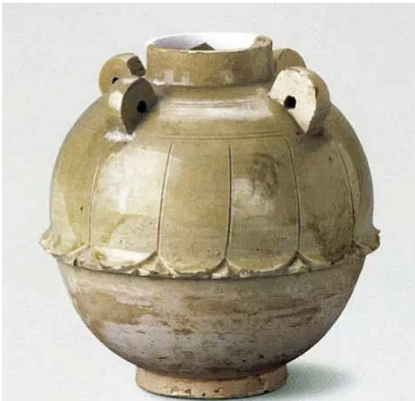 從范粹墓出土白釉四系罐，還不算真正意義上的白瓷