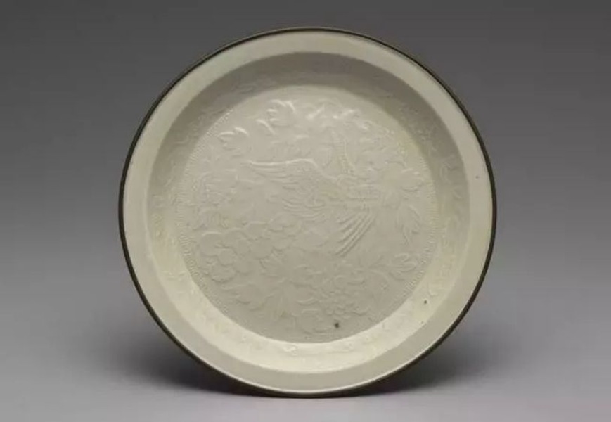 北宋~金定窯印花孔雀牡丹盤 北宋~金定窯印花孔雀牡丹盤