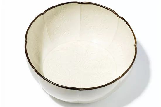 定窯劃花八棱大盌，曾被拍賣出天價